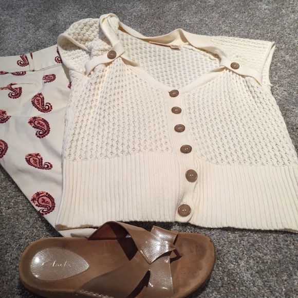 DKNY Jeans cream sweater with great details - Picture 7 of 8